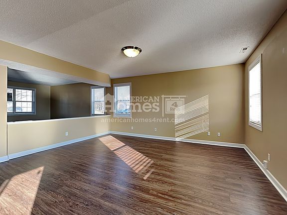3rd image of 9715 Lomax Dr