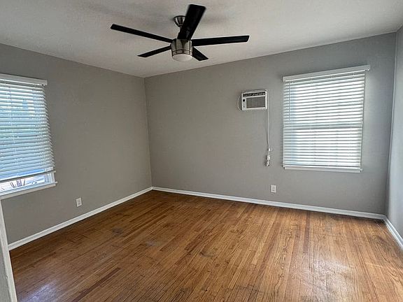 3rd image of 11135 Camarillo St #9779f9d5f