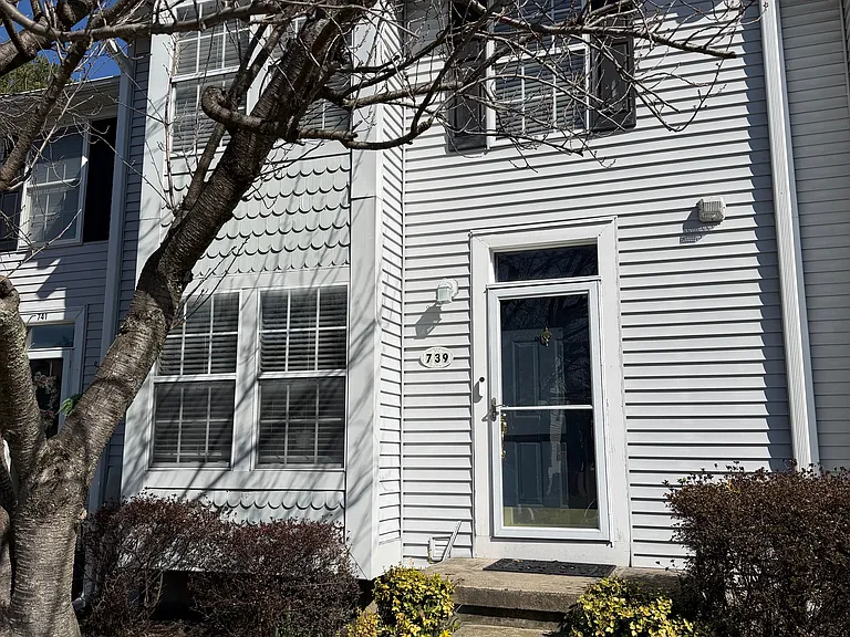 739 Orley Pl — Photo 2