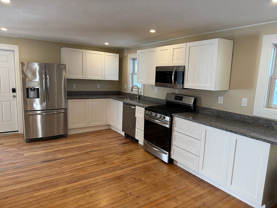 1st image of 21 Brockton Ave Floor 1