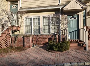 81 Locust Ave APT 313, New Canaan, CT 06840