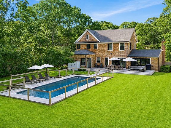 4th image of 15 Wild Cherry Ln