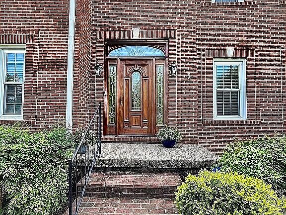 2nd image of 3252 Mantilla Dr