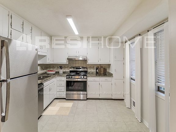 2nd image of 407 Cindy Dr SE