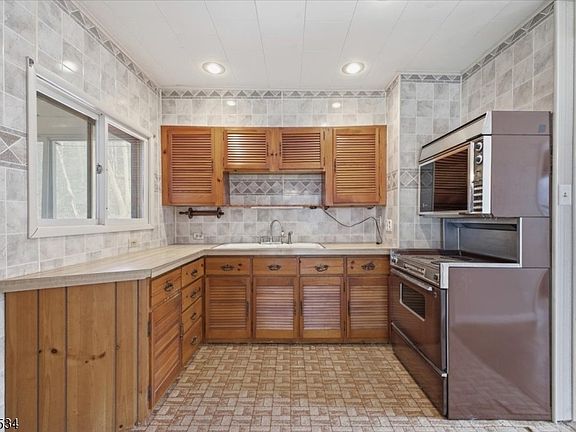 5th image of 213 York Rd