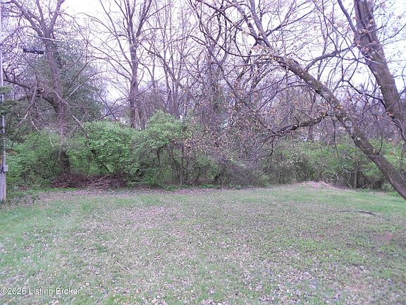 3rd image of 113 Edgewood Dr