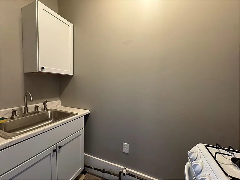 2042 Dewey Ave #3 — Photo 3