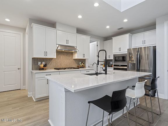 4th image of 11423 NEWTONIAN Boulevard