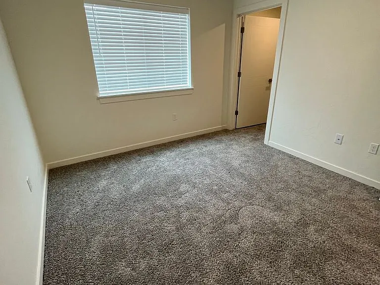 Lexington Sky Apartments — Photo 11