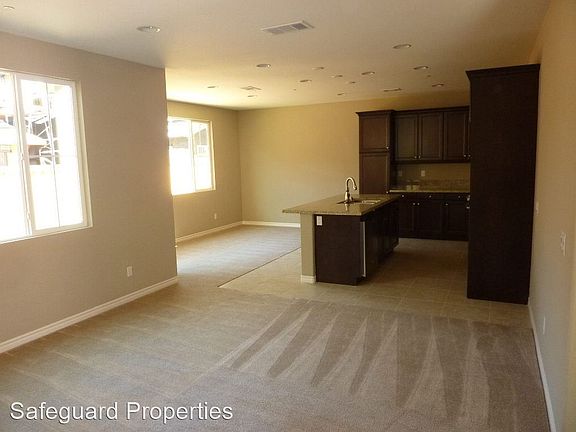 3rd image of 15813 Meyer Ln