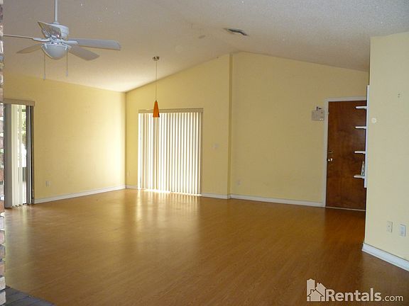 4th image of 611 Lake Doe Blvd