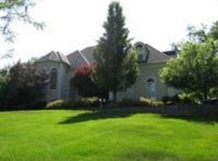 909 Crabapple Ln, Valparaiso, IN 46383