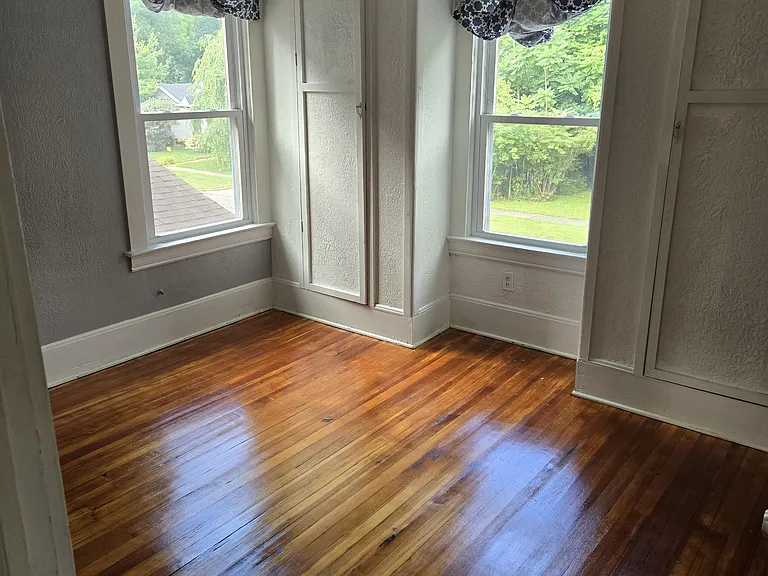 20 Paige St — Photo 17