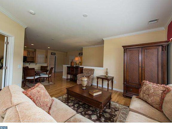 5th image of 305 N Twin Lakes Blvd