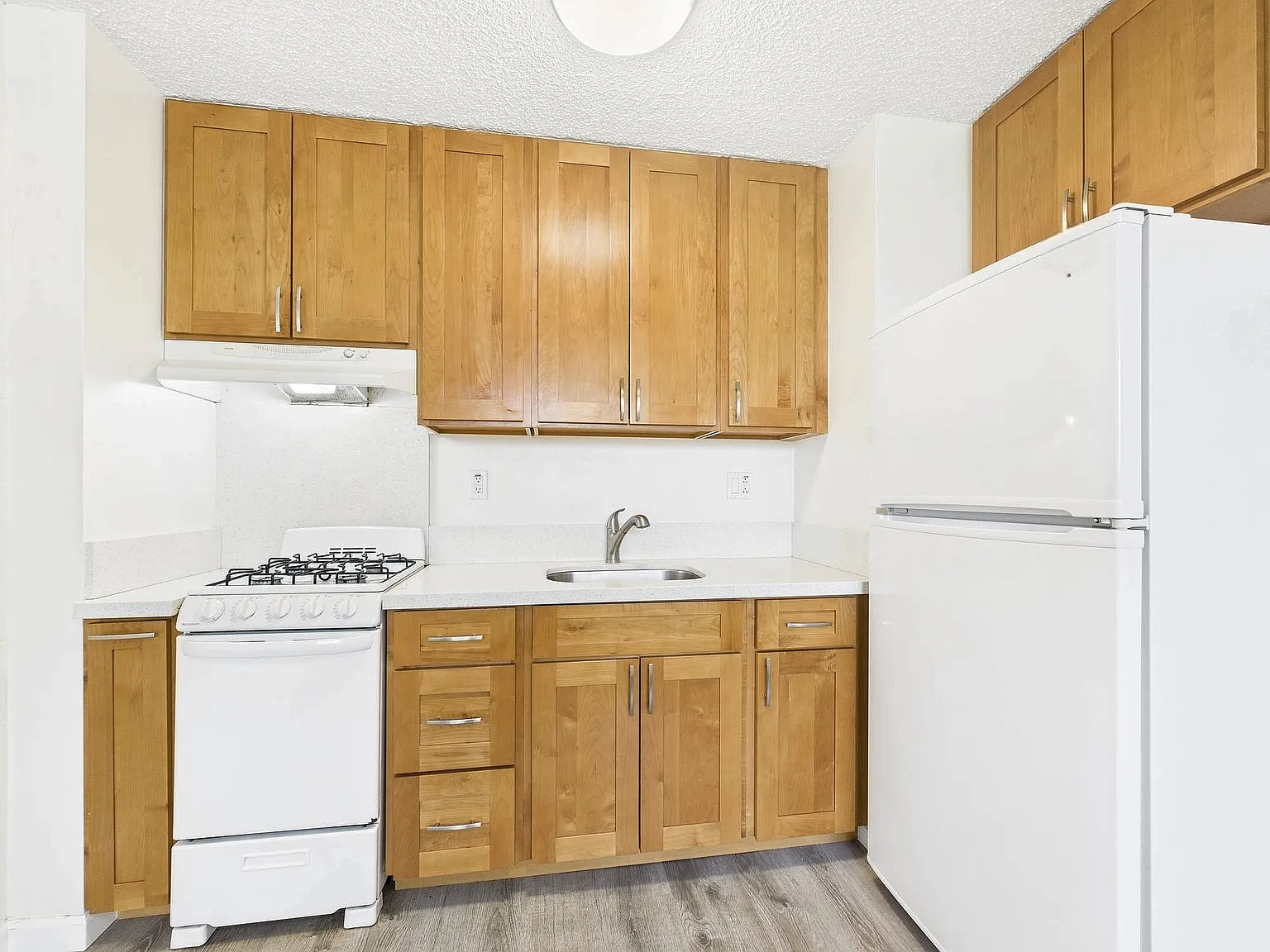 409 Iolani Ave — Photo 2