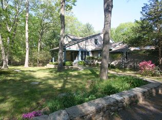 25 Kinnicut Rd E, Pound Ridge, NY 10576
