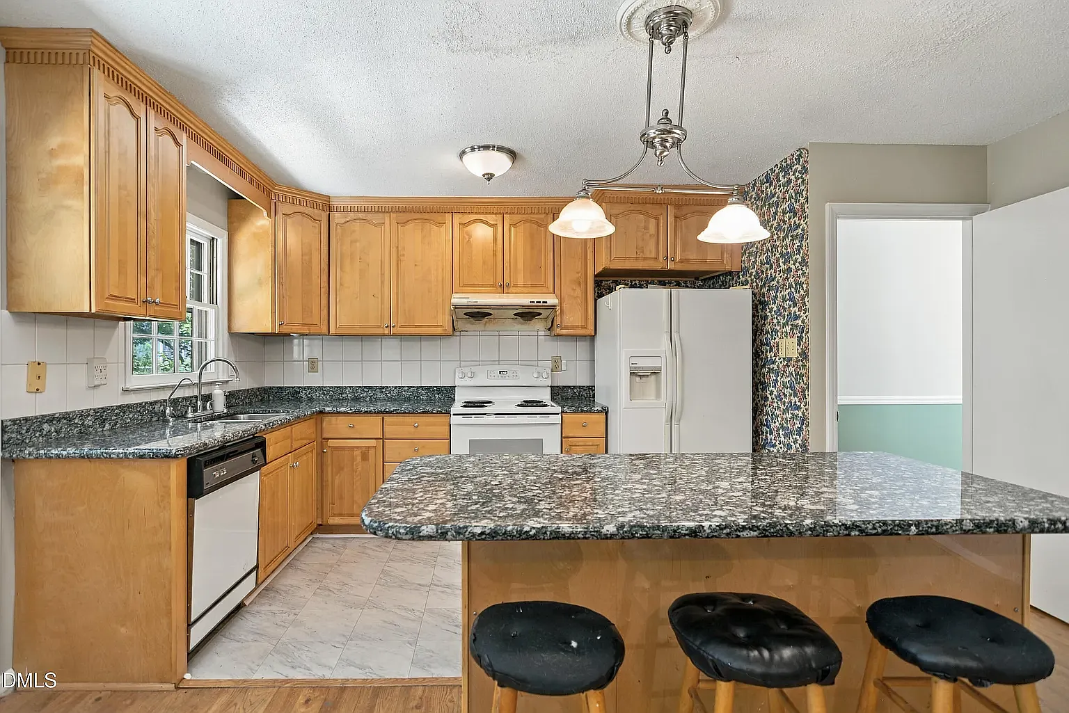3 bed, 2200 sqft, $2,250 — Photo 4