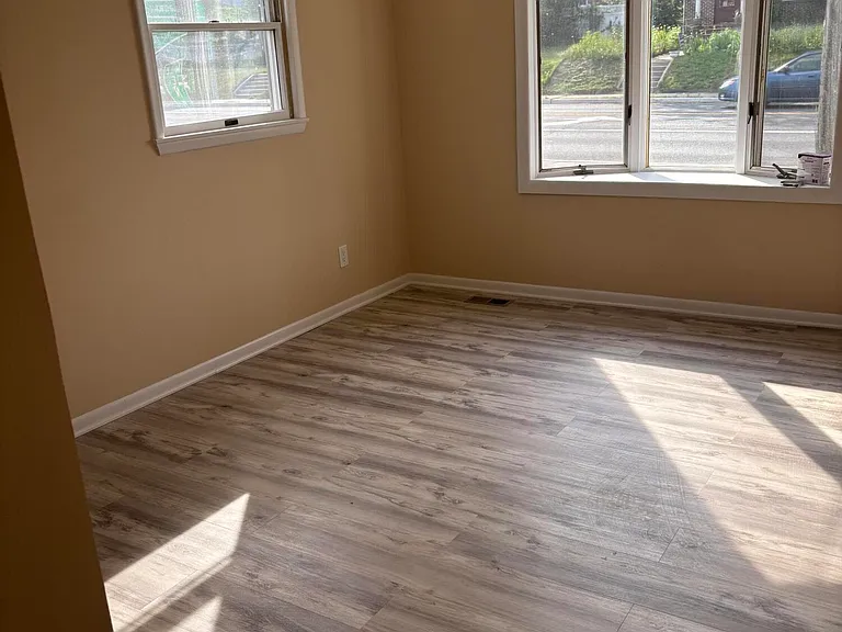 273-275 Main St — Photo 10