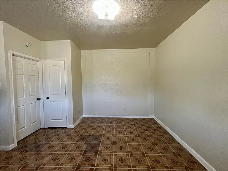 2705 Lorraine St #8 — Photo 6