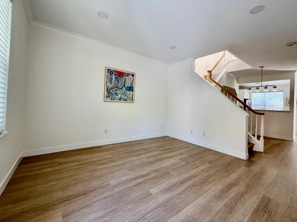 102 Concord Cir, Mountain View, CA 94040