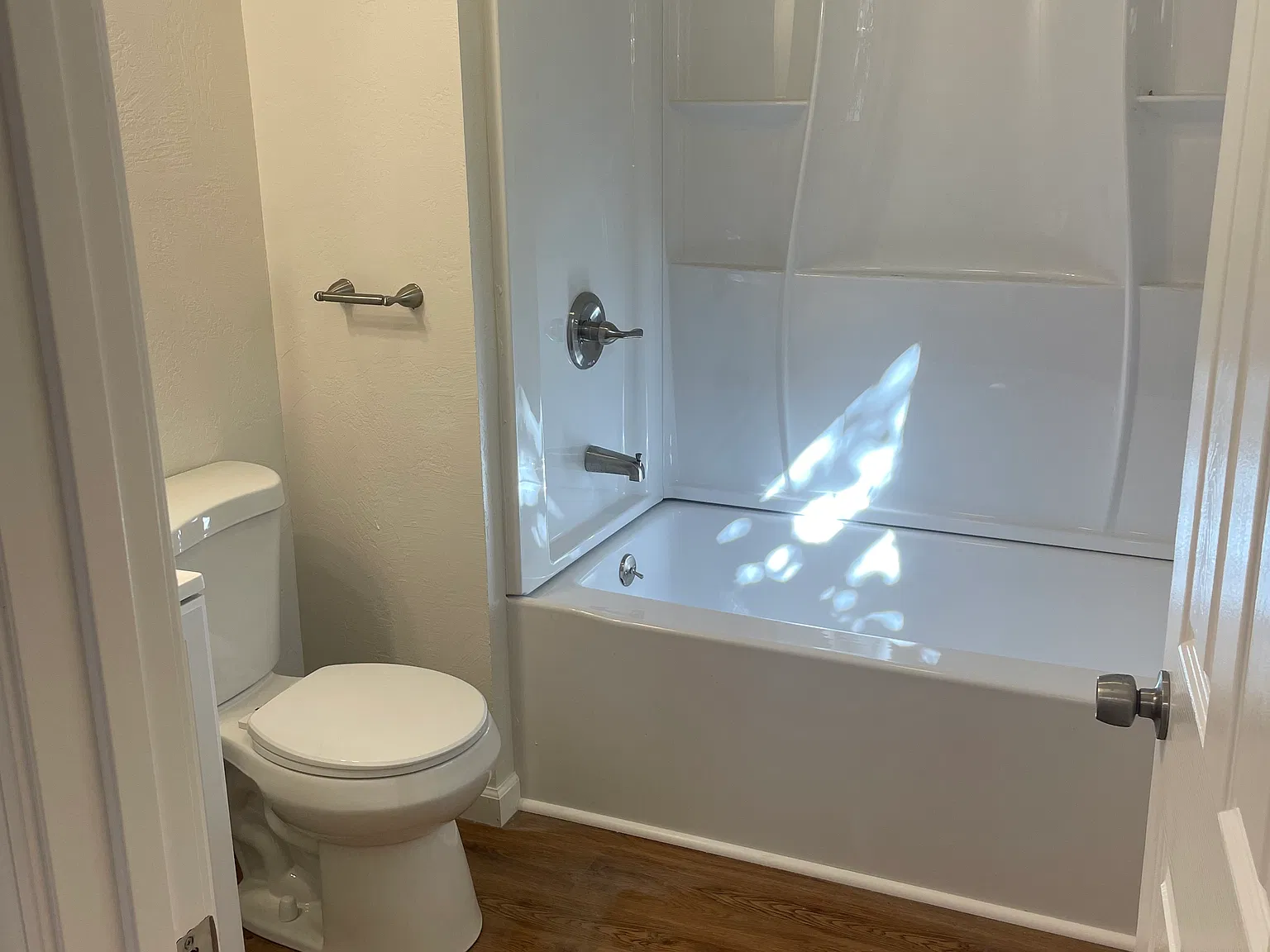 2 bed, 1800 sqft, $900 — Photo 2