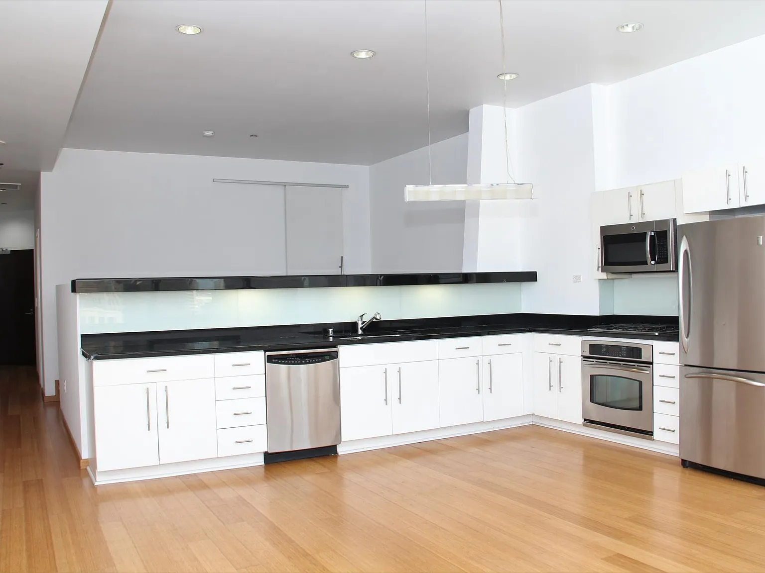 1 bed, 800 sqft, $2,650 — Photo 3