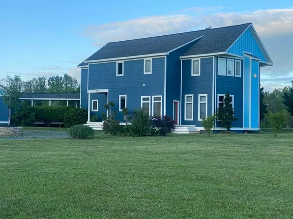 7520 Greenwood Station Rd, Greenwood, VA 22943