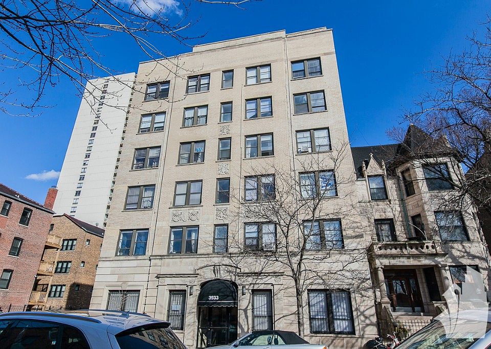1st image of 3933 N Clarendon Ave APT 404