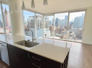 950 N Orleans St #206, Chicago, IL 60610