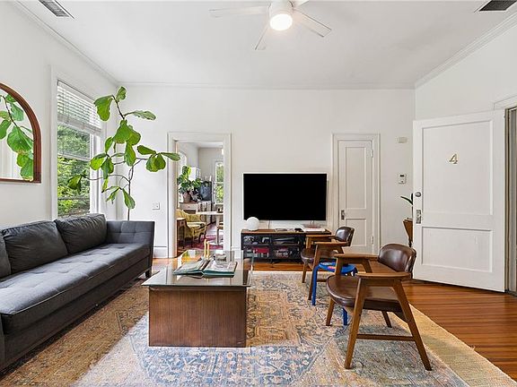 5th image of 916 Myrtle St NE APT 4