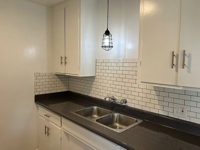 Welcome to the Dailey Court Apartments! — Photo 9