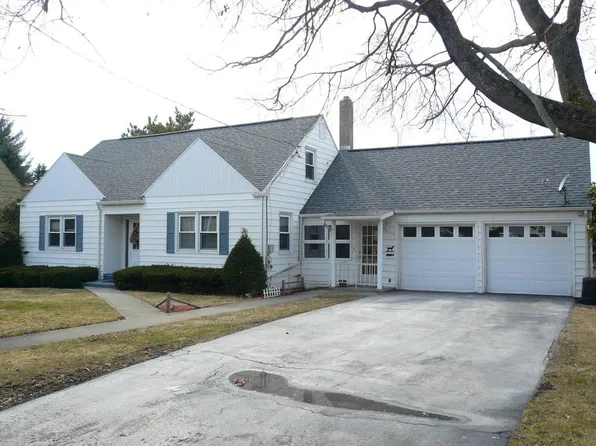9 Gordon Ave, Dallas, PA 18612