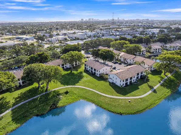 2800 Palmwood Ter #2220, Boca Raton, FL 33431