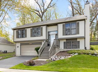 349 Bristol Ln, Fox River Grove, IL 60021