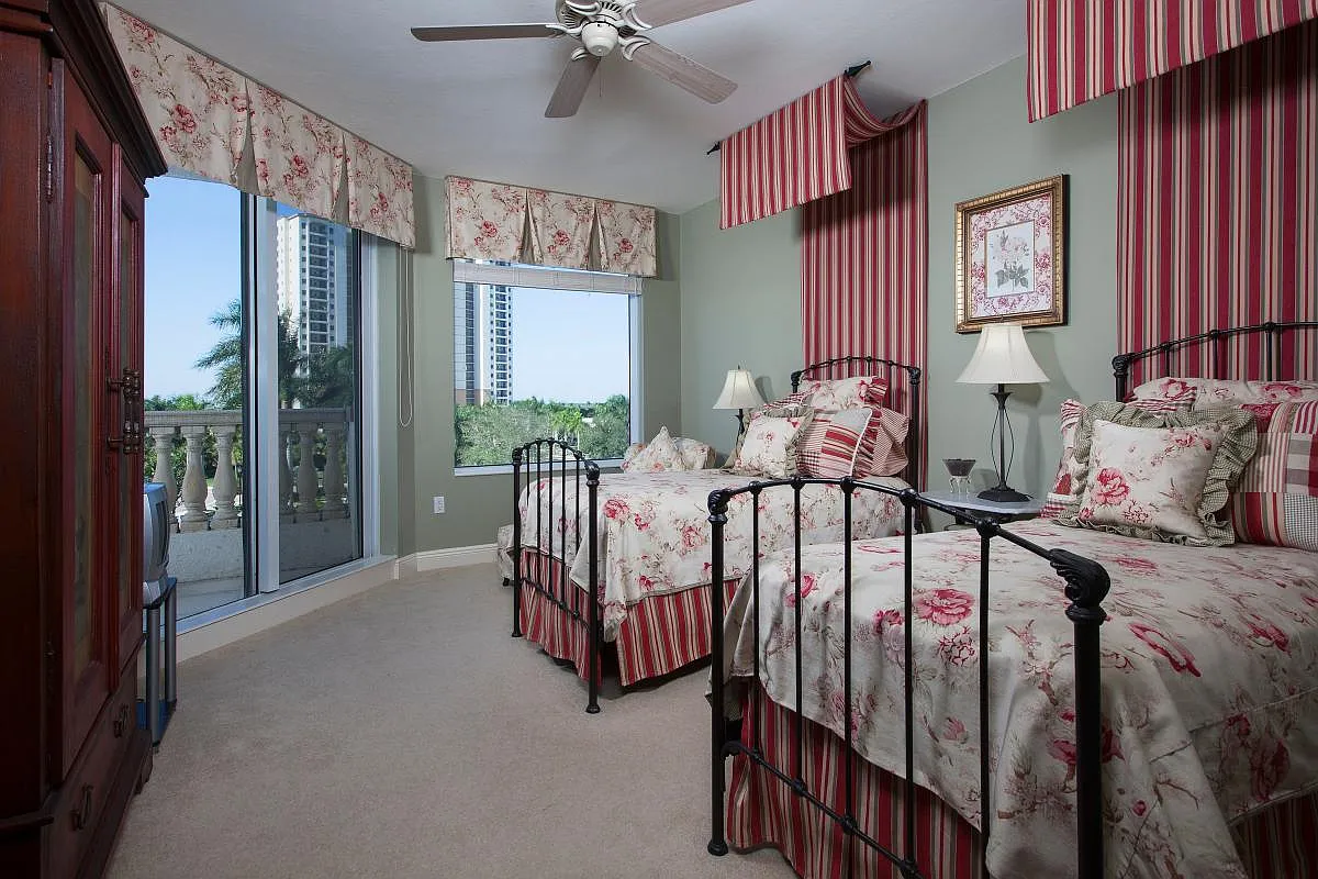 3 bed, 3.5 bath, 2642 sqft, $3,950 — Photo 3