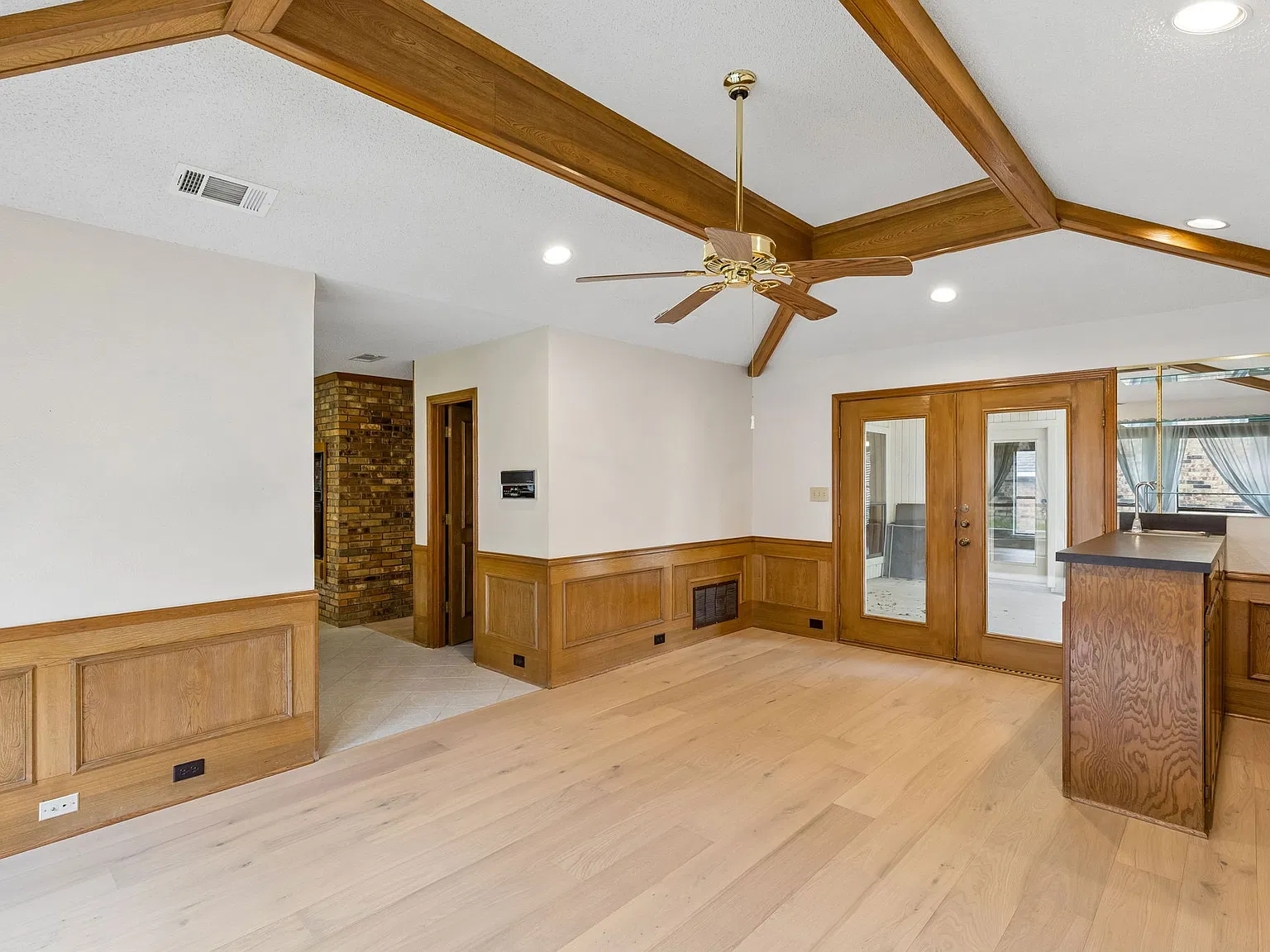 4 bed, 2319 sqft, $3,100 — Photo 3