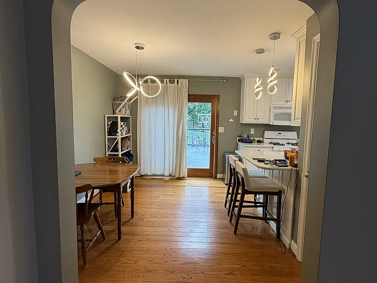 1616 E Crittenden Ave — Photo 13