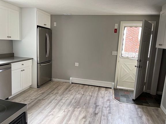 4th image of 415 Mill St