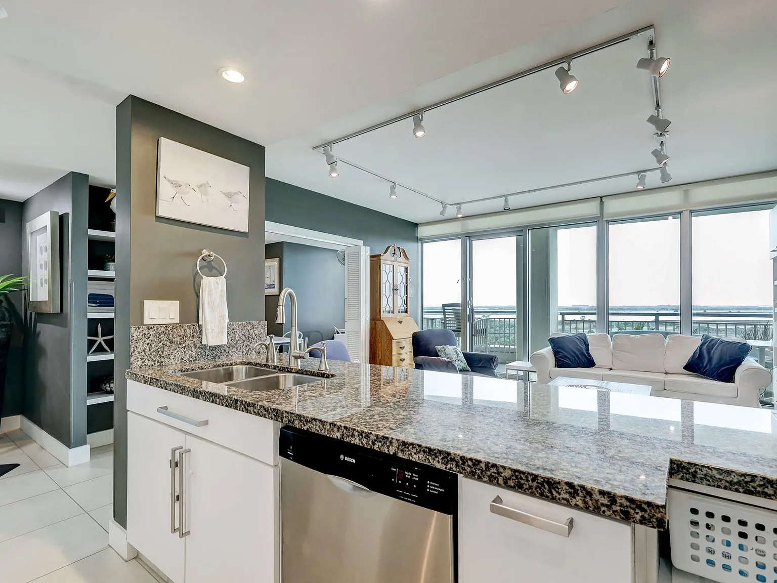 2 bed, 2.0 bath, 1044 sqft, $3,500 — Photo 4