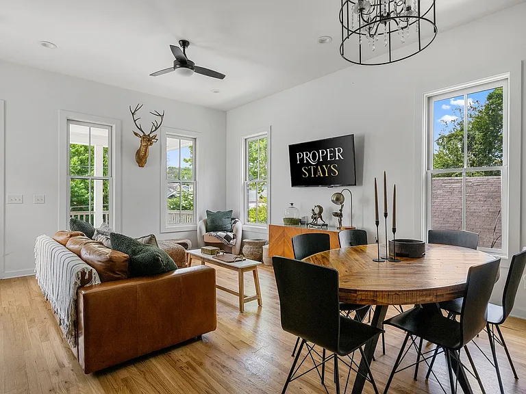 205 Line St — Photo 10