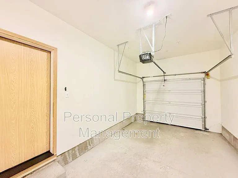 855 NW Ivy St — Photo 29