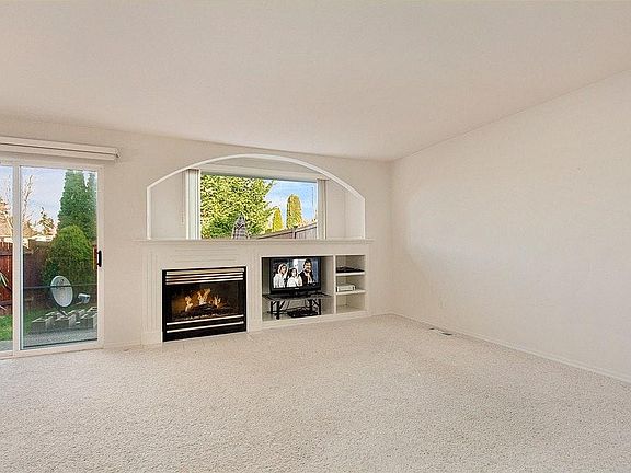 Living Room w/Gas Fireplace