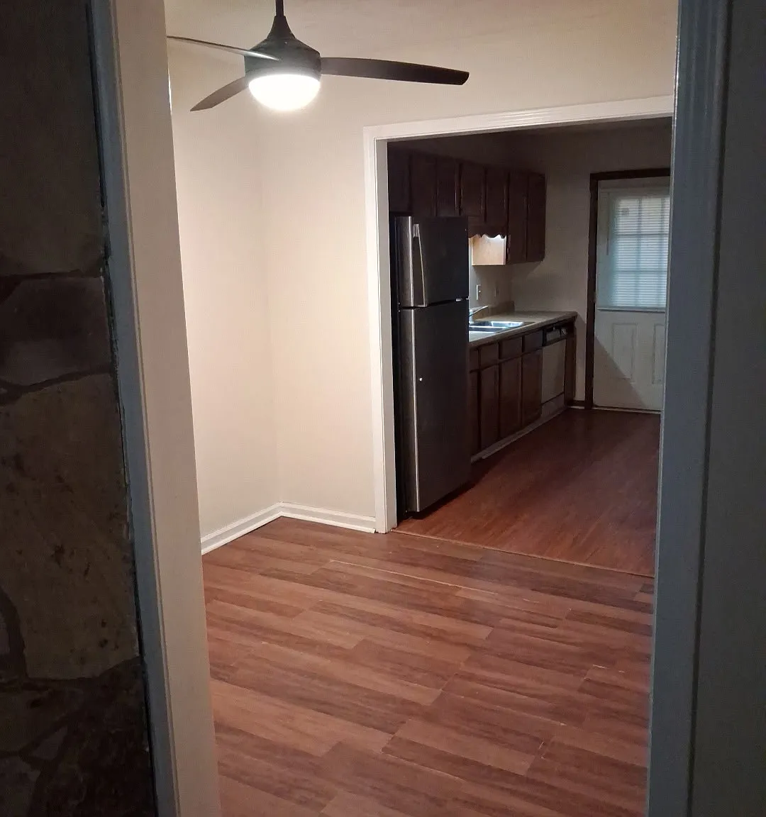 2 bed, 1050 sqft, $1,550 — Photo 4
