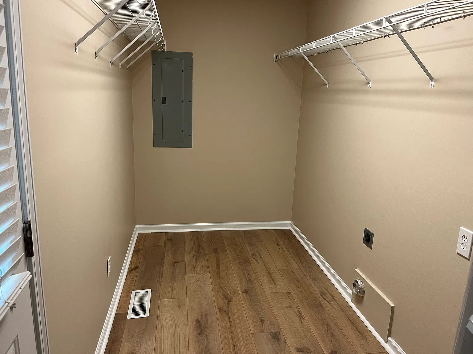 2 bed, 1100 sqft, $1,050 — Photo 4