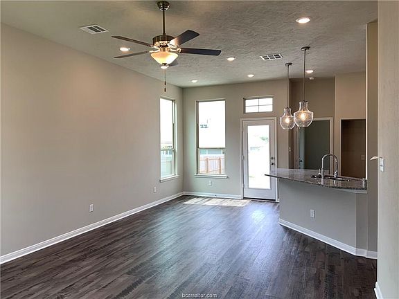 5th image of 2031 Dumfries Dr