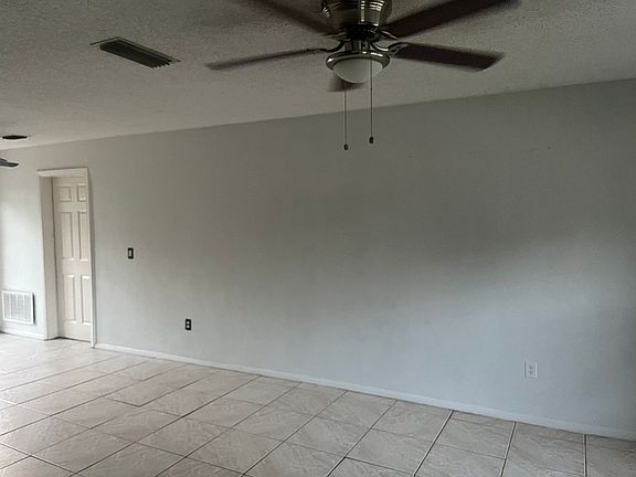 2nd image of 800 Magnolia Ave
