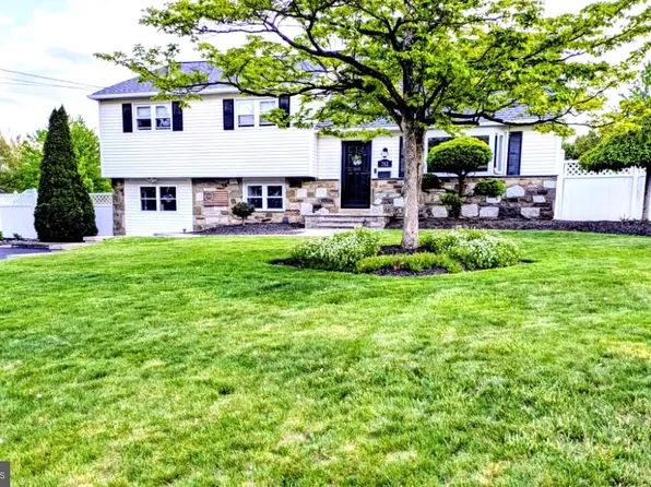 712 Ivyland Rd, Warminster, PA 18974
