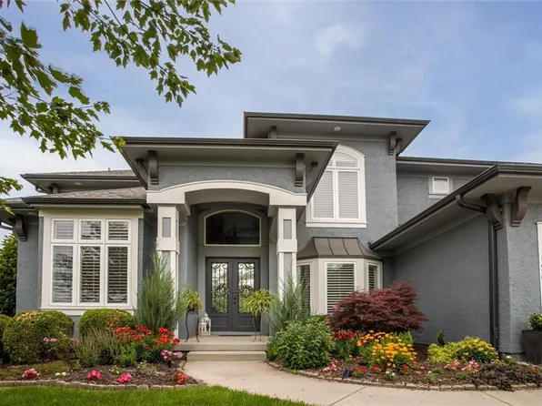 1561 Brompton Ln, Raymore, MO 64083