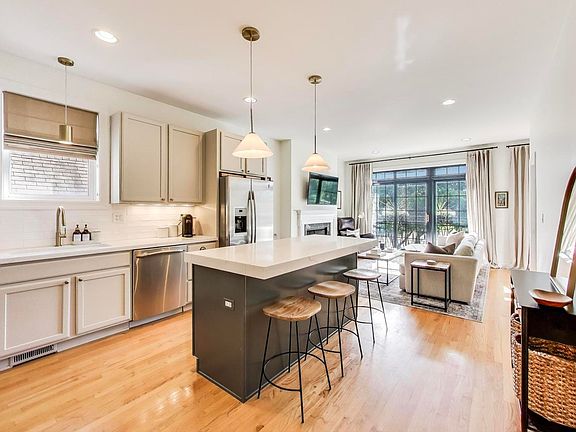 5th image of 3009 N Damen Ave #2