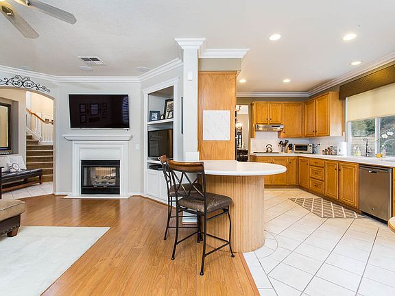 4th image of 590 Camino Del Sol